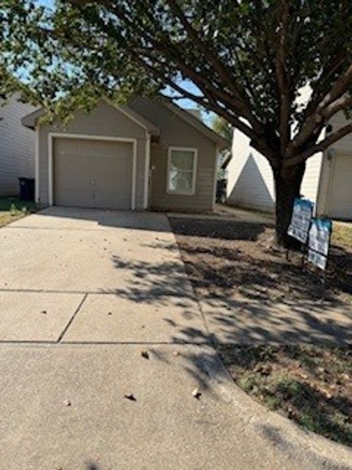 1452 Pine Ln, Fort Worth, TX, 76140-5400 | Card Image