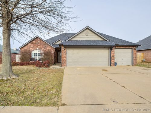 10739 E 120th Court N, Collinsville, OK, 74021 | Card Image