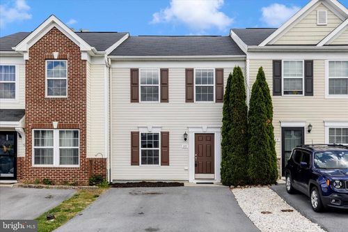 35 Fast View Dr, MARTINSBURG, WV, 25404-1106 | Card Image
