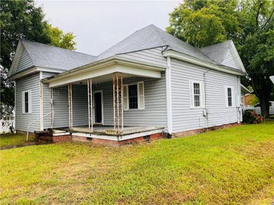 201 E Sunrise Avenue, House other with 2 bedrooms, 2 bathrooms and null parking in Thomasville NC | Image 2