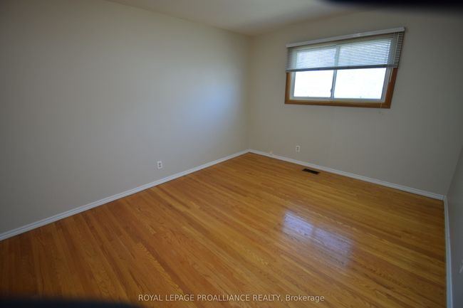 8 Walden Cir, House other with 3 bedrooms, 1 bathrooms and 4 parking in Belleville ON | Image 8