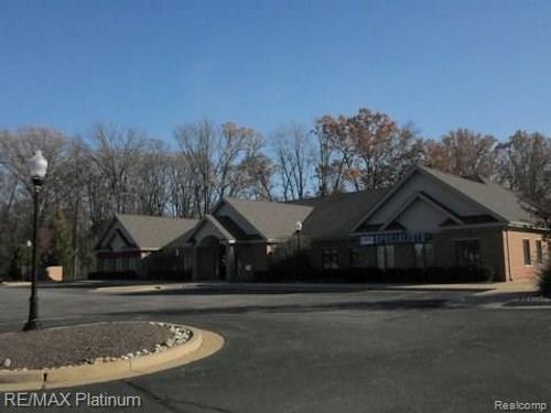 11174 Highland Rd, Hartland, MI, 48353-2702 | Card Image