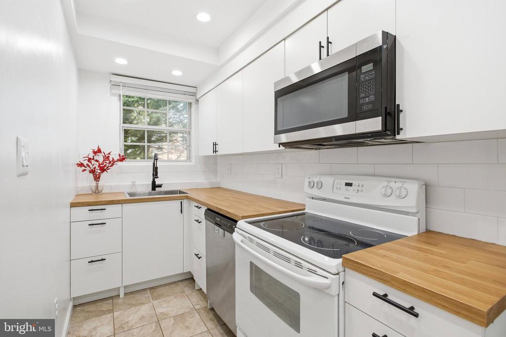 Residential in FALLS CHURCH 5
