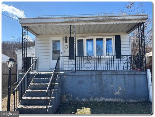 122 S 3rd St, SAINT CLAIR, PA, 17970-1209 | Card Image