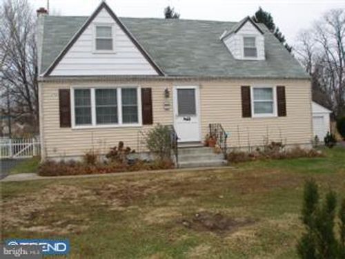 2900 E County Line Rd, HATBORO, PA, 19040-2301 | Card Image