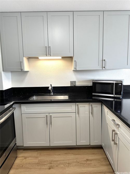 e-2604-1255 Nuuanu Ave, Honolulu, HI, 96817-6049 | Card Image