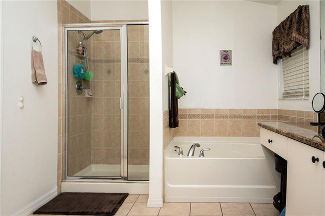 OWNER'S BATHROOM | Image 24
