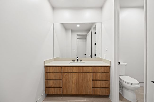 Upstairs bath | Image 33