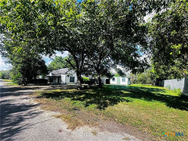 201 Maple St, House other with 3 bedrooms, 1 bathrooms and null parking in Yoakum TX | Image 23