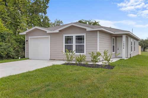 1204 Daniel St, Baytown, TX, 77520-7919 | Card Image