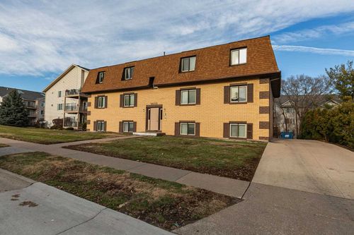 3-3430 Holiday Ct, Bettendorf, IA, 52722-6703 | Card Image