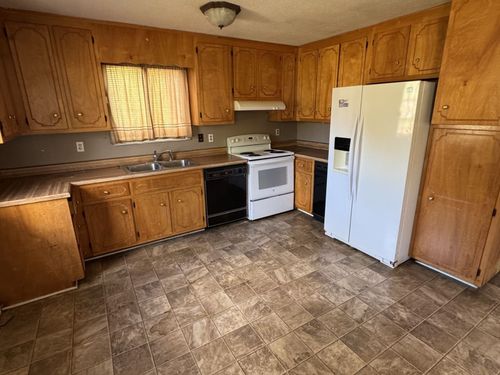 2037 Lintwood Dr, Clarksville, TN, 37042-4130 | Card Image