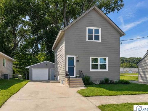 1041 Quincy St, North Mankato, MN, 56003-2129 | Card Image