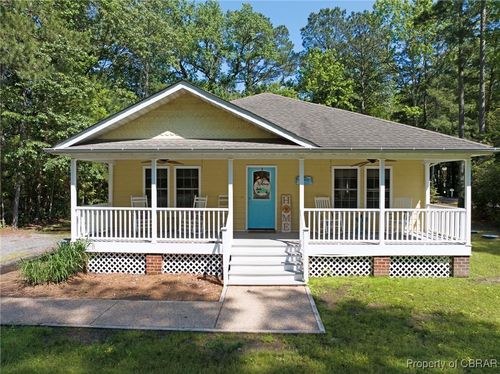 8 Fleetwood Cir, Moon, VA, 23119-2111 | Card Image