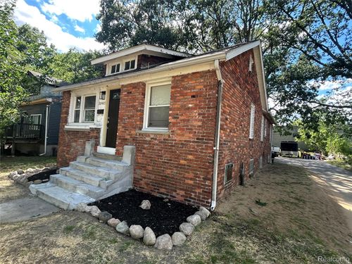 20465 Santa Barbara Dr, Detroit, MI, 48221-1232 | Card Image