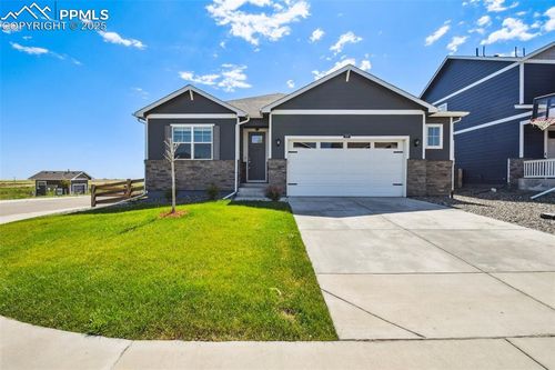 102 Fox St, Bennett, CO, 80102-8783 | Card Image
