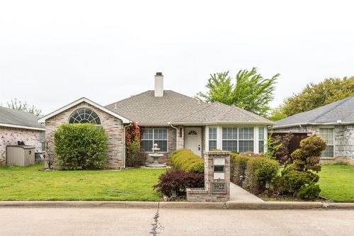 5922 Royalcrest Dr, Arlington, TX, 76017-6316 | Card Image