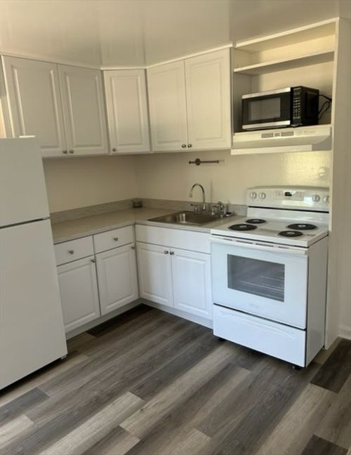 a-87 N High St, Derry, NH, 03038-2226 | Card Image