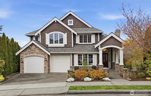 2734 Ne Daphne St, Issaquah, WA, 98029-2637 | Card Image