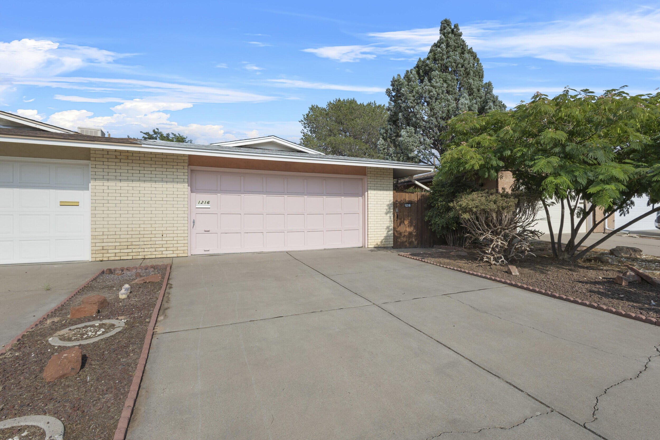 Alvarado Dr, Albuquerque, NM 87110