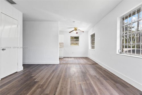 2-4201 Nw 25th Ave, Miami, FL, 33142-4505 | Card Image