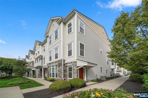 3 Holly Ln, Garfield, NJ, 07026-3565 | Card Image