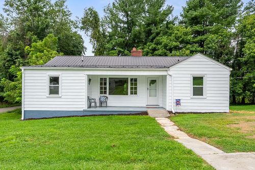 384 E Grayson St, Hillsville, VA, 24343-1417 | Card Image