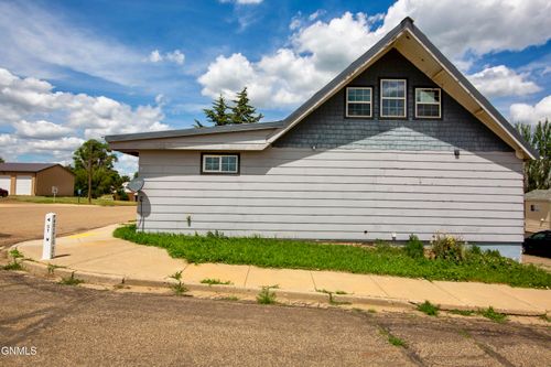 112 Pacific Ave, Mott, ND, 58646 | Card Image