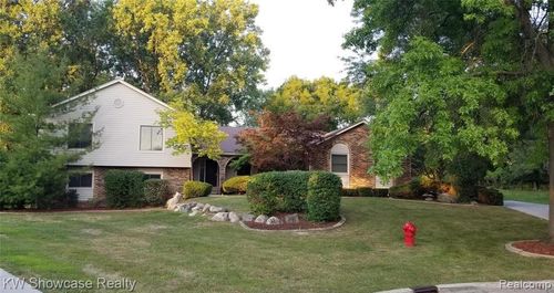 1728 Hiview Ct, Bloomfield Hills, MI, 48302-2502 | Card Image