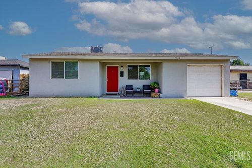 1016 Meredith Dr, Bakersfield, CA, 93304-6124 | Card Image