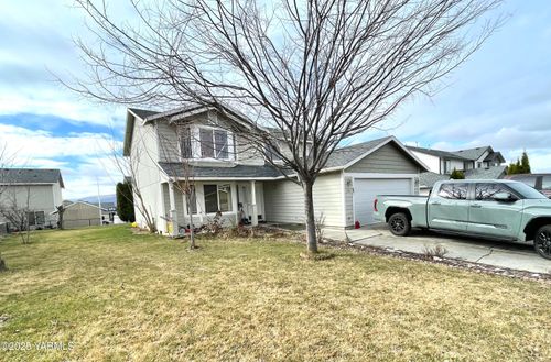 108 Darland Ave, Moxee, WA, 98936-9026 | Card Image