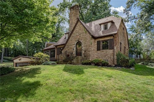 453 Palisades Dr, Akron, OH, 44303-1743 | Card Image