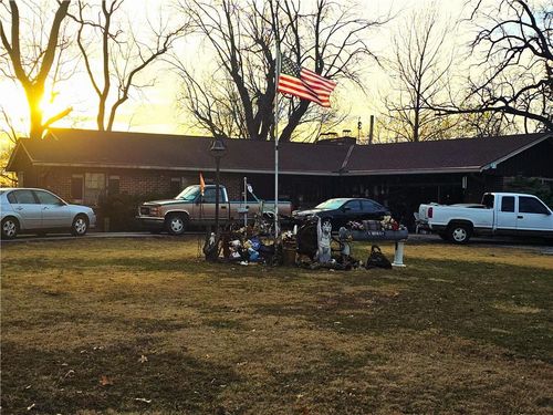 6319 Robin Hood Dr, Shawnee, KS, 66203-3533 | Card Image