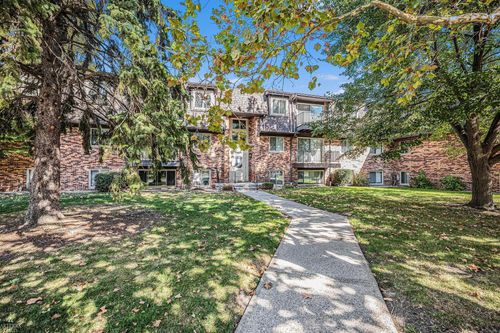 211 Riviera Dr, Saint Clair Shores, MI, 48080-1534 | Card Image