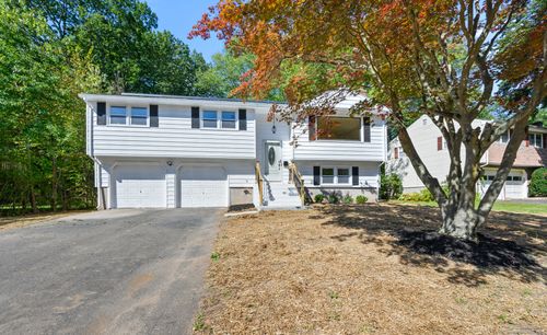 15 Alexander Rd, Bloomfield, CT, 06002-2857 | Card Image