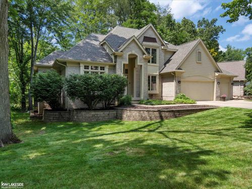2606 Alden Ct, West Bloomfield, MI, 48324-2064 | Card Image