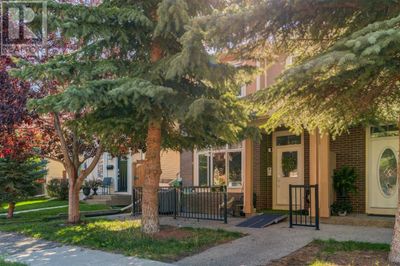 2 - 1617 27 Ave Sw, Townhouse with 3 bedrooms, 4 bathrooms and 1 parking in Calgary AB | Image 1