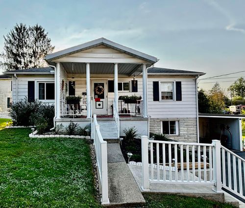 613 Mason St, Fairmont, WV, 26554-3942 | Card Image