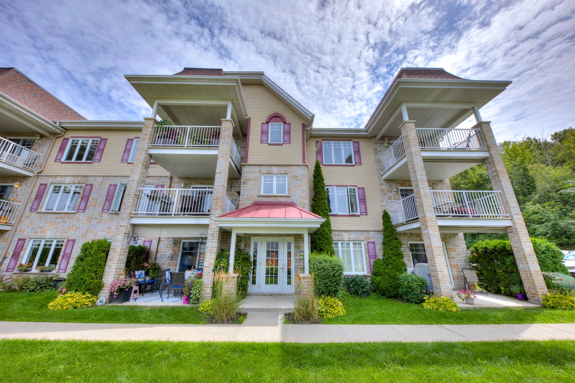 Residential in L'Île-Perrot 3