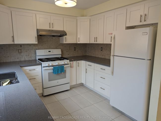 92 Nahanni Dr, House attached with 4 bedrooms, 3 bathrooms and 2 parking in Richmond Hill ON | Image 8