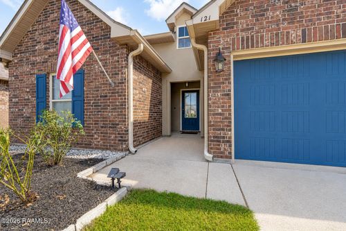 121 Peak Valley St, Youngsville, LA, 70592-6367 | Card Image