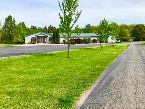 702 & 700 E Remus Road, Union Charter Township, MI, 48858 | Card Image