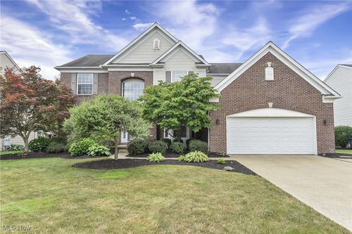 9767 Tuttle Rd, Olmsted Twp, OH, 44138-4221 | Card Image
