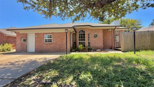 405 Odell St, Cleburne, TX, 76033-7329 | Card Image