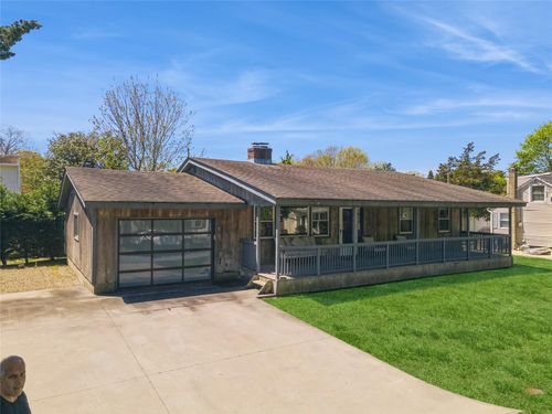5 Mineola Ct, Hampton Bays, NY, 11946-3416 | Card Image