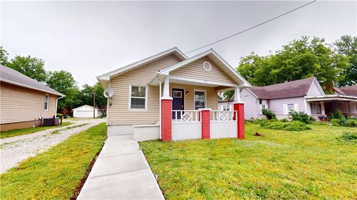 716 W Austin Blvd, Nevada, MO, 64772-2915 | Card Image
