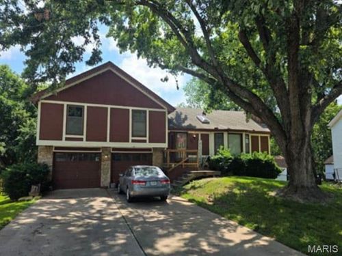 601 Se Brentwood Dr, Lee's Summit, MO, 64063-4427 | Card Image