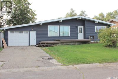 303 River Heights Dr, House other with 3 bedrooms, 2 bathrooms and null parking in Langenburg SK | Image 1