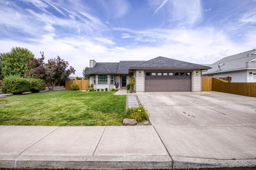 2095 Nw Jackpine Pl, Redmond, OR, 97756-8444 | Card Image