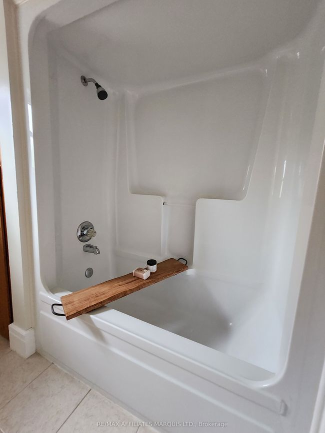 14 Oak St, House attached with 3 bedrooms, 2 bathrooms and 2 parking in Lancaster ON | Image 7